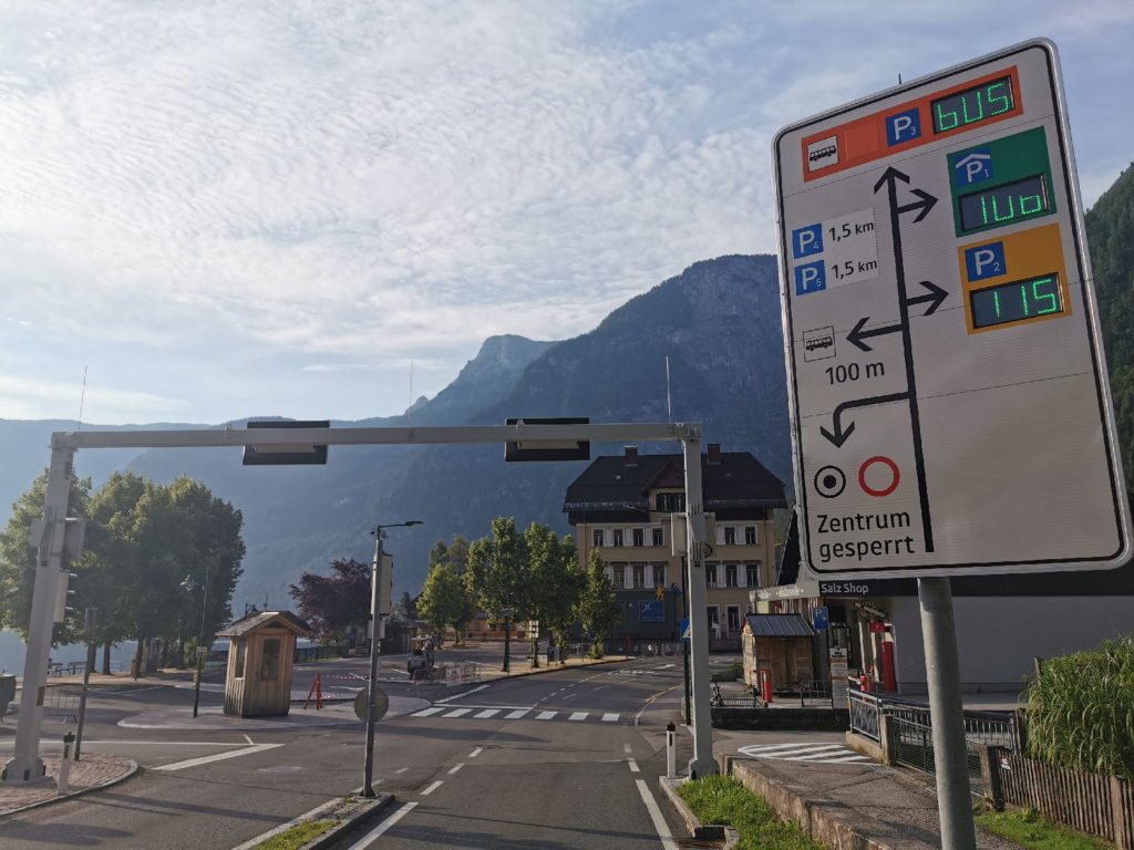 Hallstatt Parken - gleich am Ortseingang findest du das Parkleitsystem