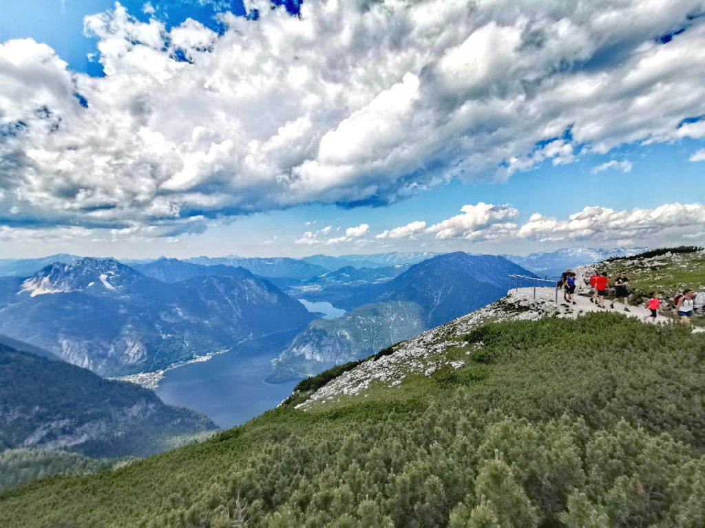 Auf dem Weg zur Five Fingers Dachstein Aussichtsplattform - leichte Panoramawanderung