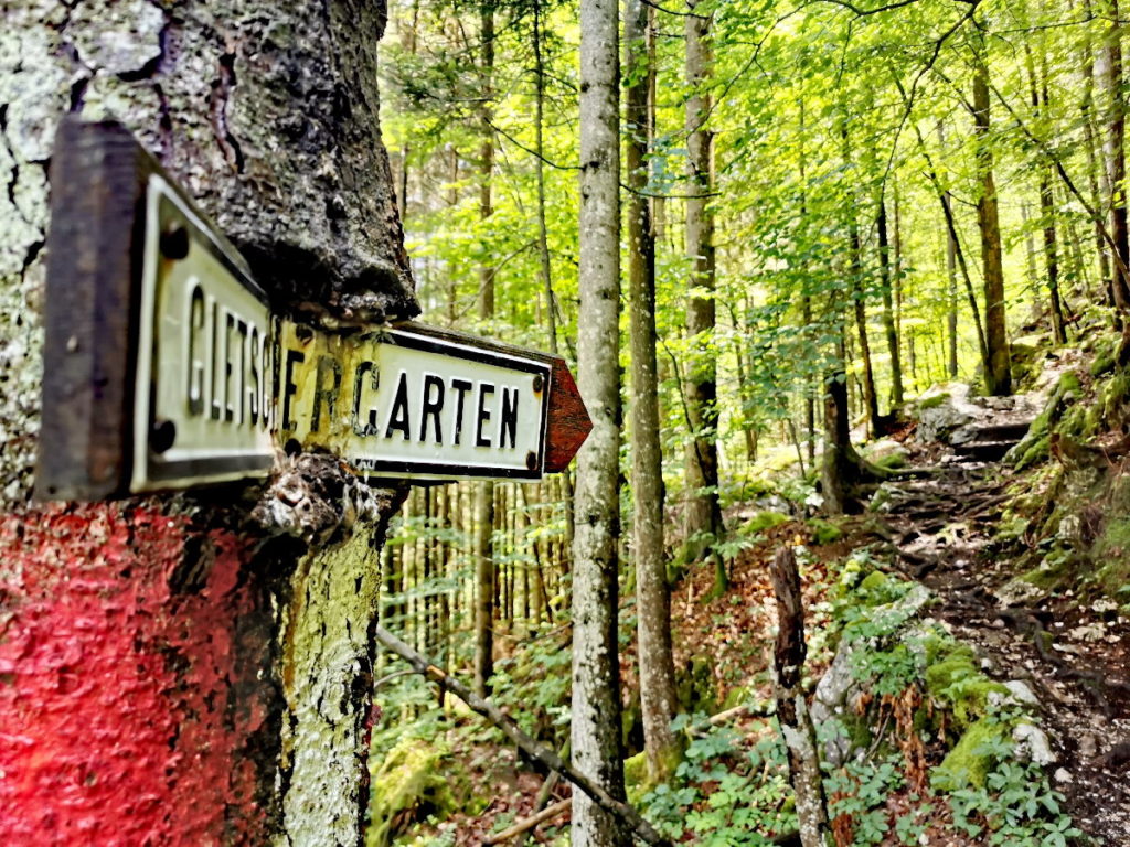 Weiter führt die Wanderung zum Gletschergarten Hallstatt